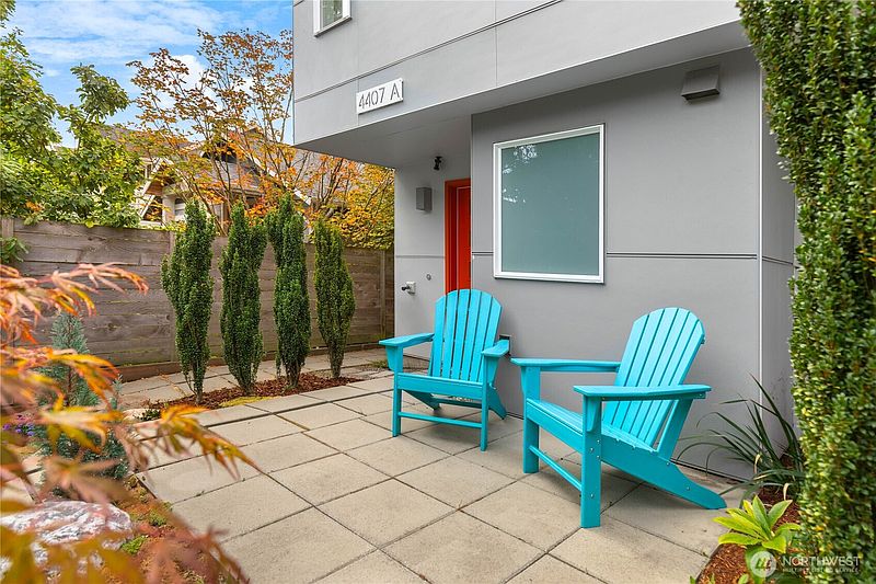 3rd image of 4407 44th Avenue SW #A