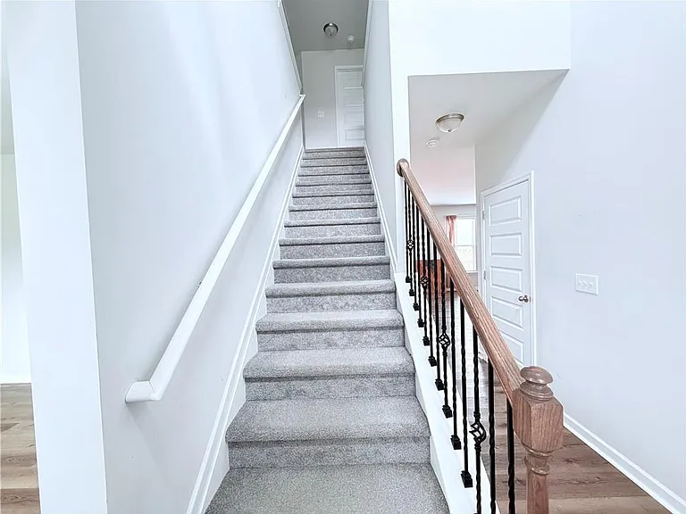 409 McGinnis Cir — Photo 9
