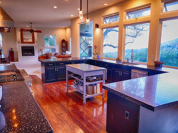 5th image of 9933 Longview Lane