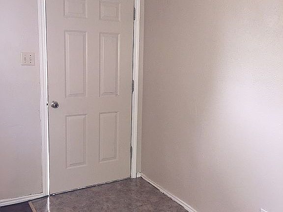 5th image of 308 S Indianola St