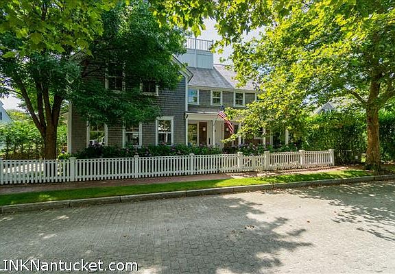 2nd image of 8 Woodbury Ln