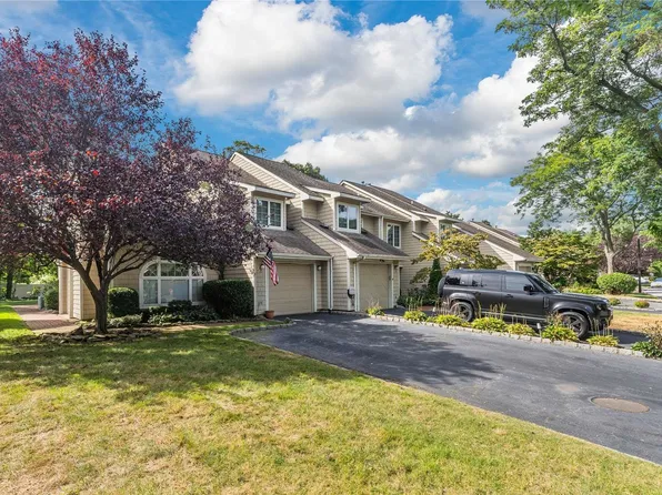 20 Cedar Ridge Lane #20, Bay Shore, NY 11706