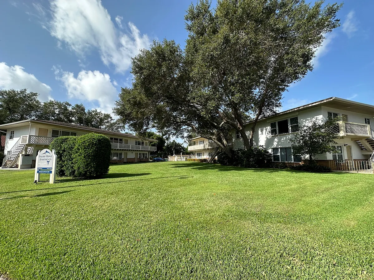 Building Photo - 666 SE Saint Lucie Blvd #9