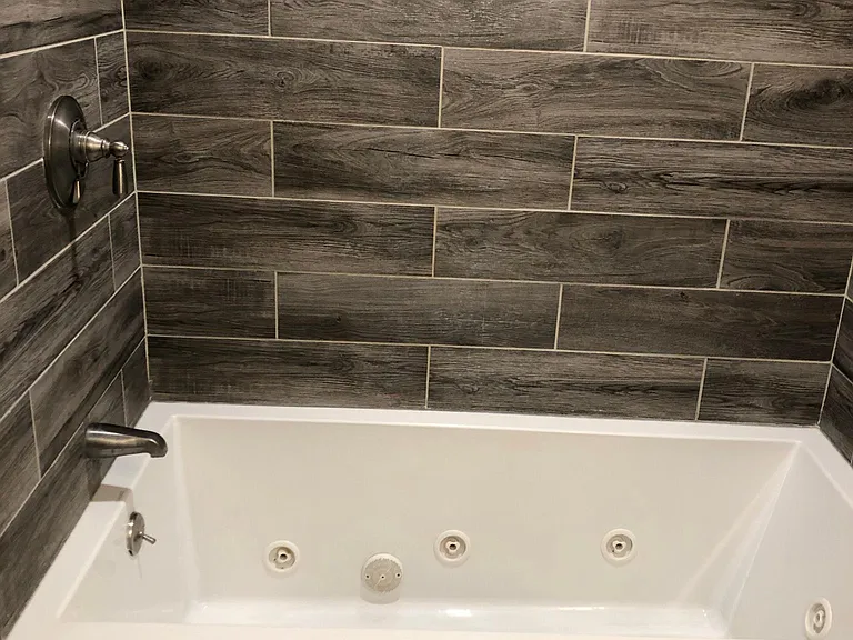 60" jetted tub