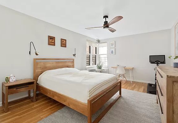 5th image of 651 Vanderbilt St APT 4A