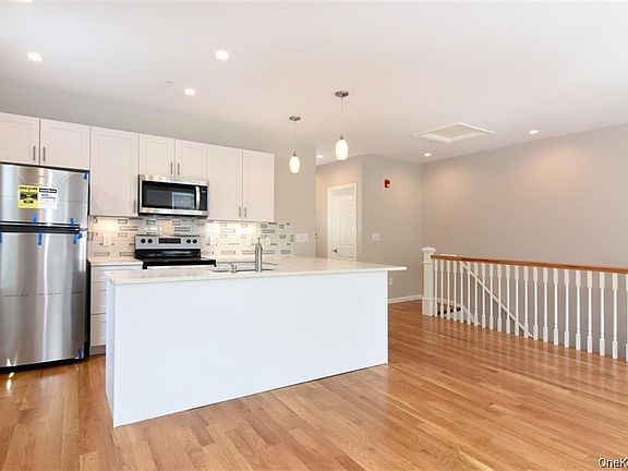 4th image of 401 Ashford Avenue