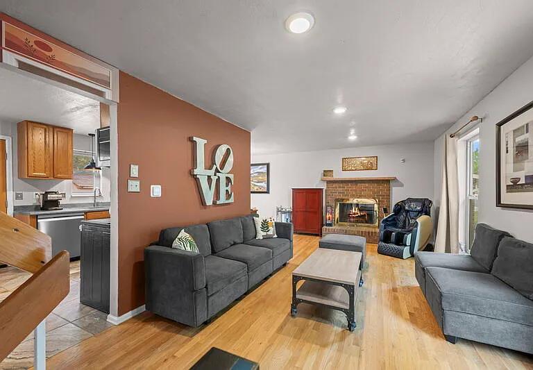 11073 Otis St — Photo 2