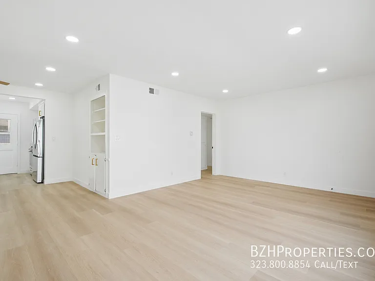 919 S Sherbourne Dr #1C — Photo 2