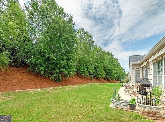 3rd image of 230 Begonia Ct