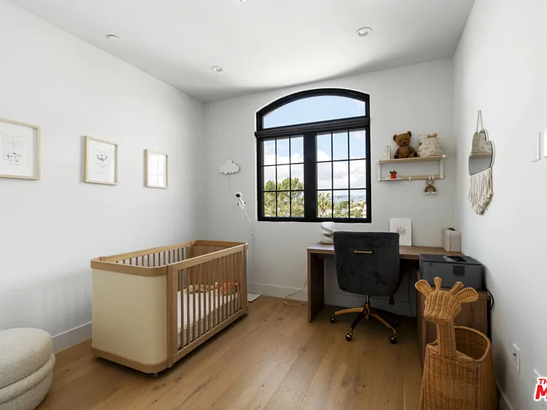 738 Parkman Ave — Photo 17