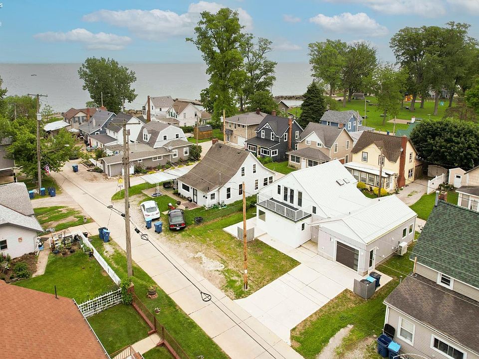 1st image of 27 Oakwood Ave
