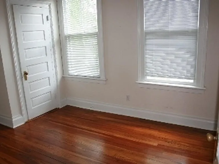 206 Third Street - Zulueta — Photo 10