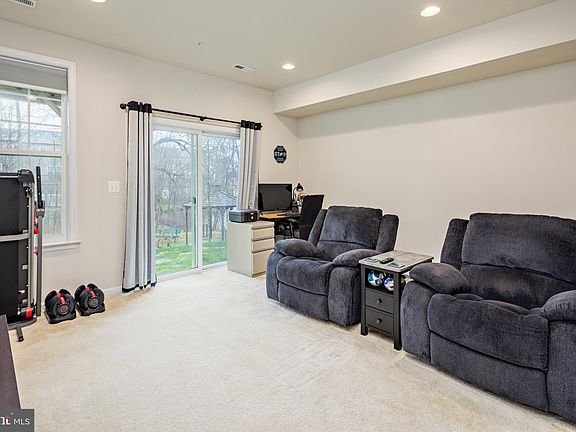 4th image of 212 Gunther Place Gln