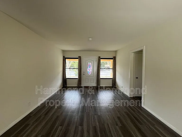 18003 Saticoy St — Photo 6