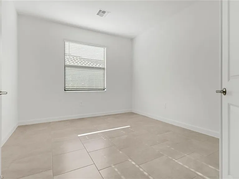 19708 Hinkley Dr — Photo 18