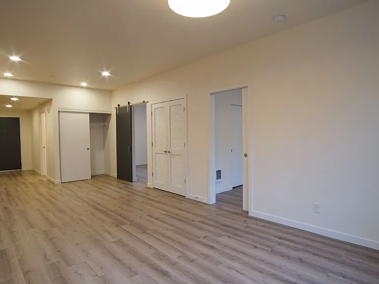 6015 S Virginia Ave #201 — Photo 7