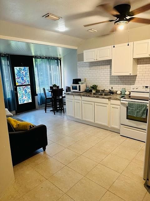 1st image of 1209 NE 10th Ln