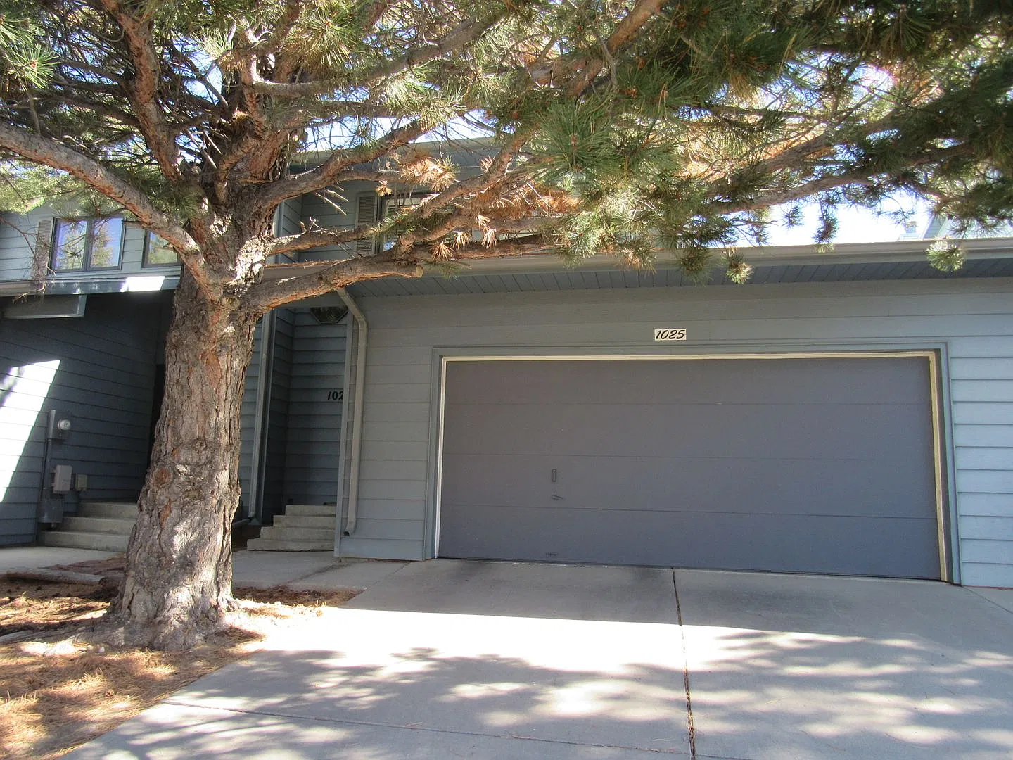 Great Townhouse on Quiet Eastside 3 bd, 2.5 w 2 Car Garage — Photo 2