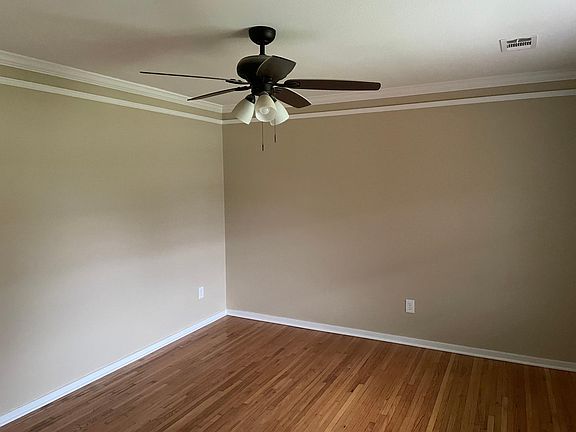 4th image of 237 Maxie St