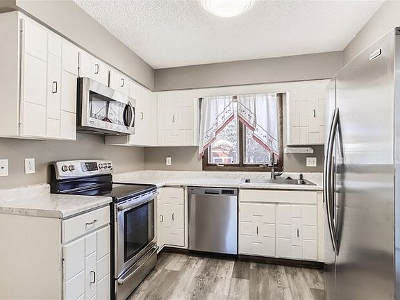 3rd image of 962 Bartelmy Ln N