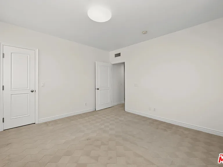 430 N Oakhurst Dr #Penthouse 406 — Photo 32