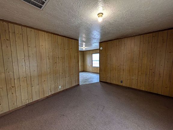 3rd image of 2125 Earl St