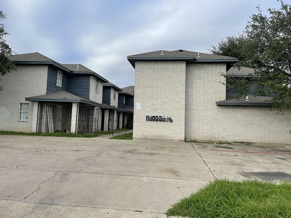 900 W Cherokee Ave #3