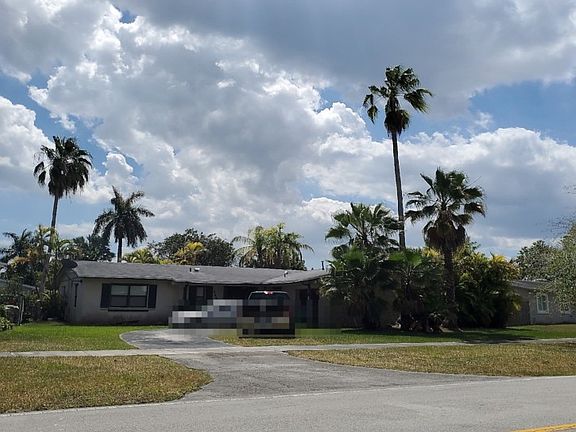 3rd image of 9450 Tiffany Dr