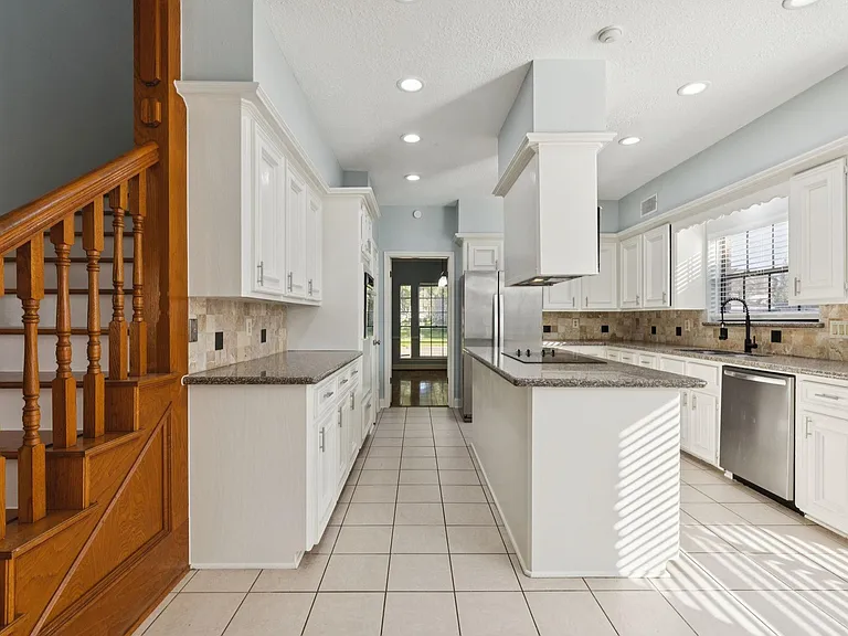 14819 Walbrook Dr — Photo 5