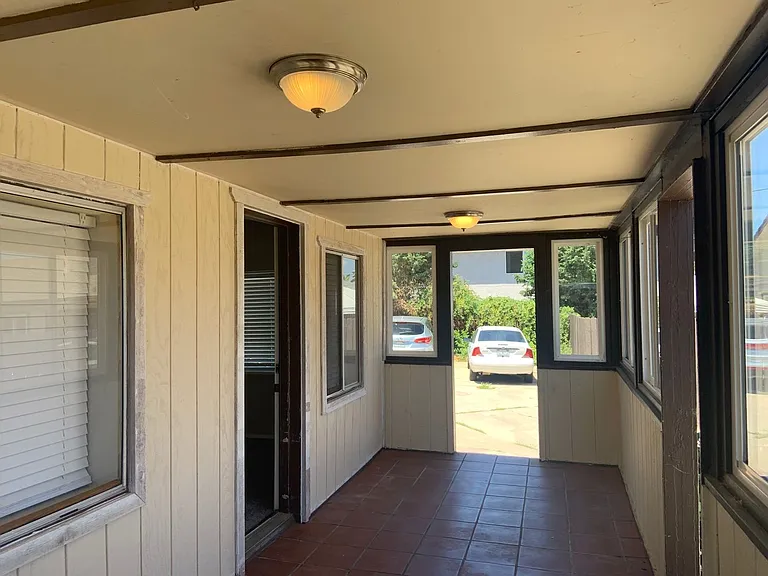 Marline Ave Duplex — Photo 4