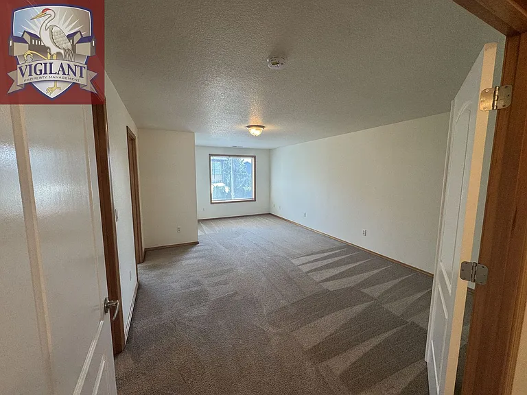 1614 N Falcon Dr — Photo 10