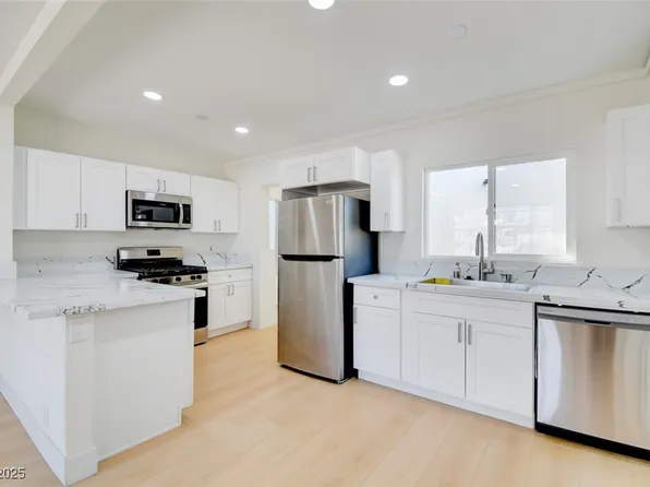 1405 Oakwood Ave, North Las Vegas, NV 89030