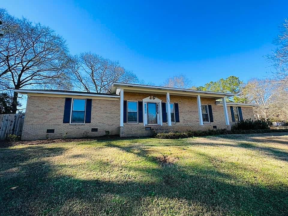 1st image of 1100 Sugarloaf Ln