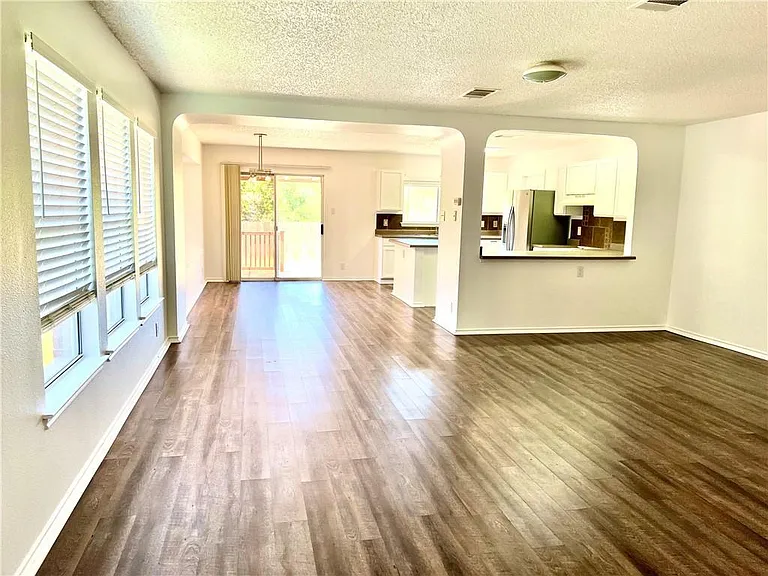 1105 Jolie Ln — Photo 3