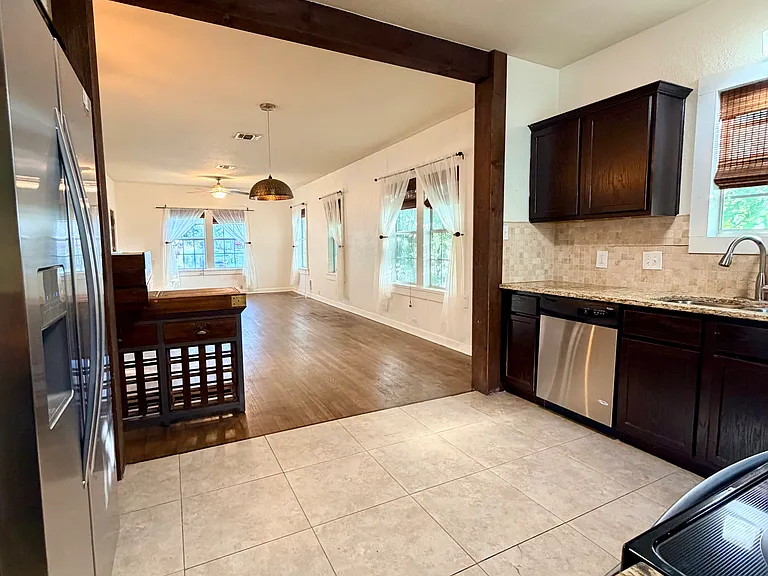 419 W Lullwood Ave — Photo 4
