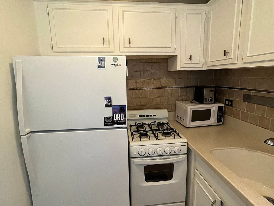 1st image of 515 W Wrightwood Ave APT 401