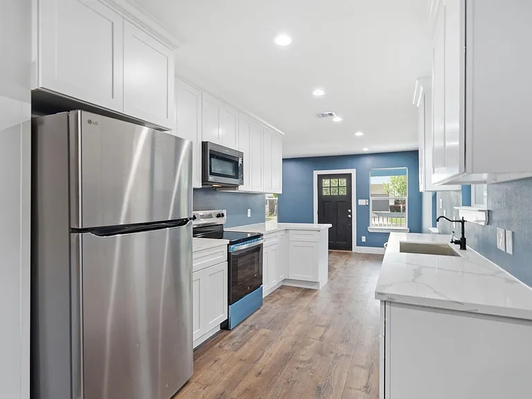 1210 Crockett St #B — Photo 8