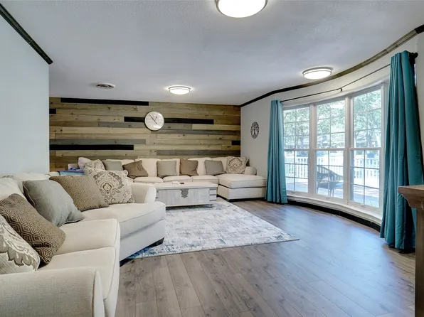 26 Robinhood Dr, Bridgeport, TX 76426