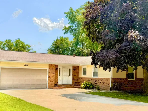 1202 6th St, Pawnee, IL 62558