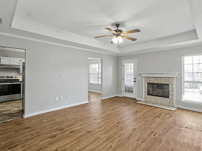 404 Clairemore Cir — Photo 8