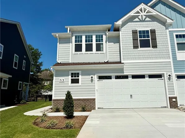 713 Flatrock Ln, Chesapeake, VA 23320