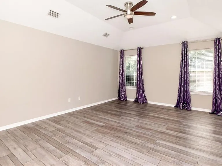 7490 Quency Dr — Photo 30