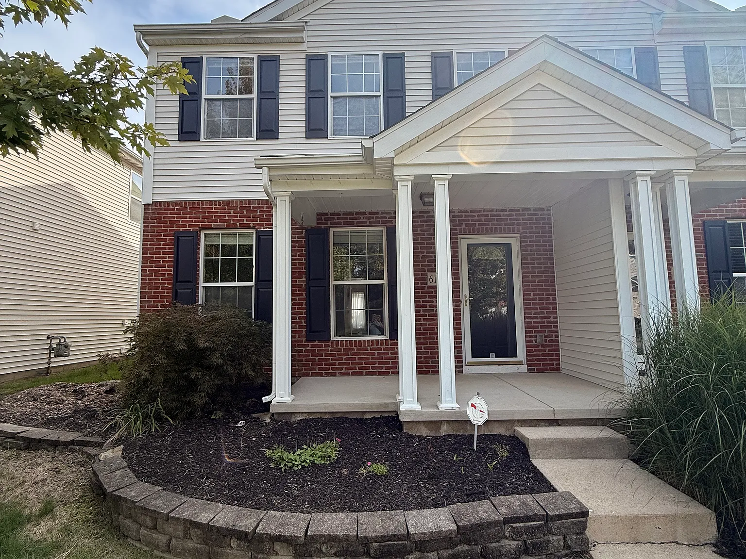 3 bed, 2.5 bath, 1760 sqft, $2,400 — Photo 2