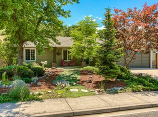 216 Meadow View Dr, Phoenix, OR 97535