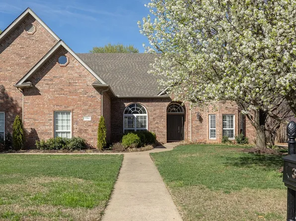 3784 E Chatsworth Rd, Fayetteville, AR 72703