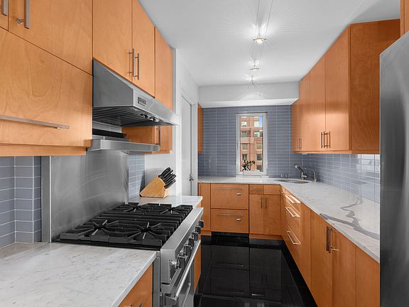 4th image of 386 Columbus Ave APT 15A