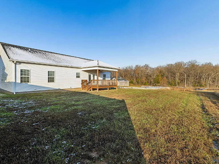 207 Bedford Ct — Photo 32