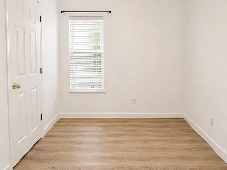 2440 Bridgeport Cir — Photo 9
