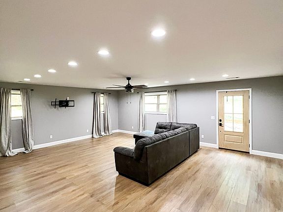 2nd image of 172 Coffee St