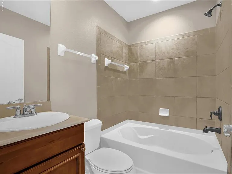 4636 Messina Dr — Photo 26